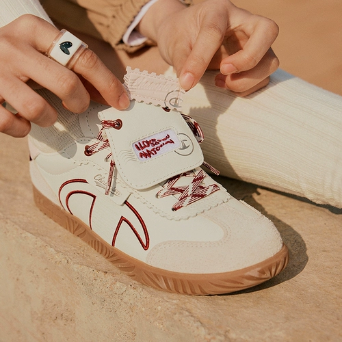 [В том же стиле Ван Цзюнькая] Повседневная обувь Champion 𫔮 для женщин, осенние новые пригородные туфли для моральных тренировок с Т-образной головкой для пар