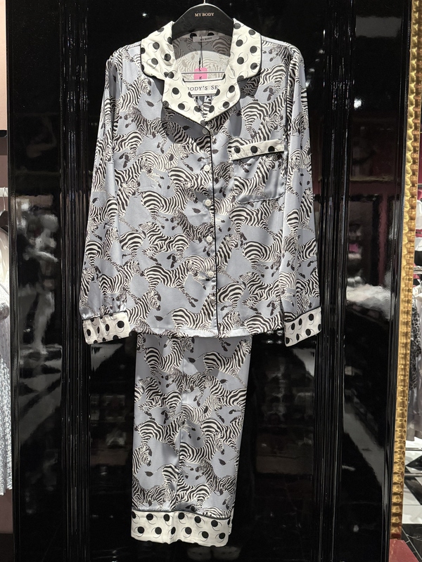 Mybody Genuine Long-Sleeved Long-Pants Pajamas and Loungewear Set with a Turn-Down Collar and Printed Design