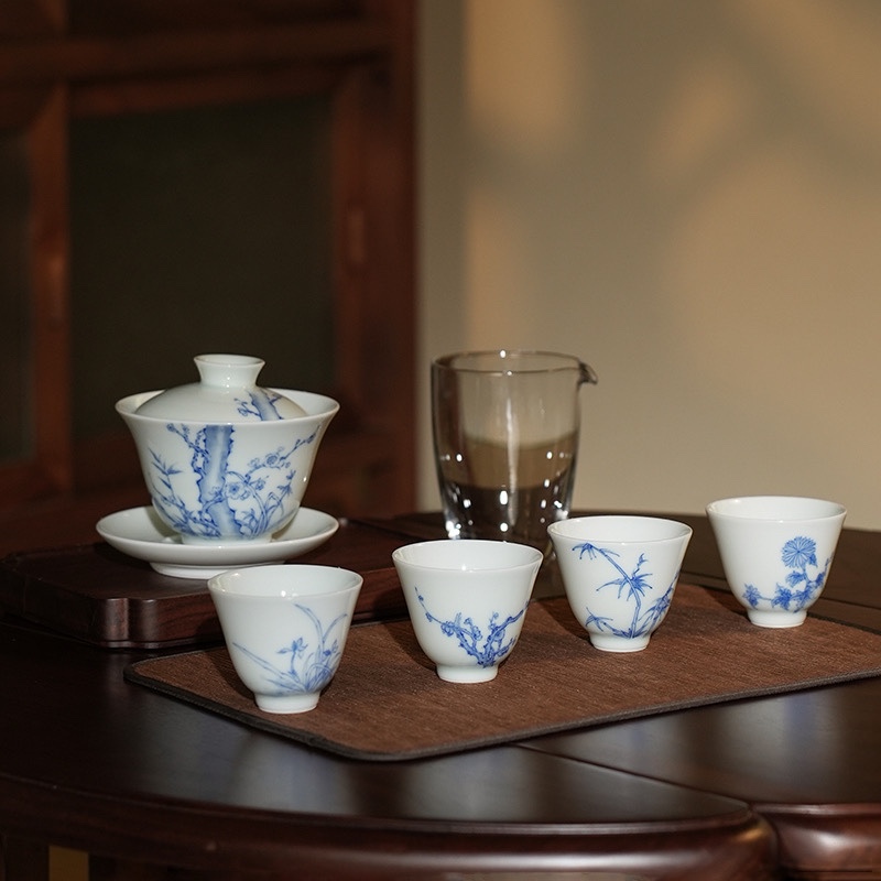 Jingdezhen Handmade Blue and White Ceramic Tea Set Gift Box Set with Plum, Orchid, Bamboo and Chrysanthemum Designs, High-End Tea Cups and Bowls with Lids, High Quality