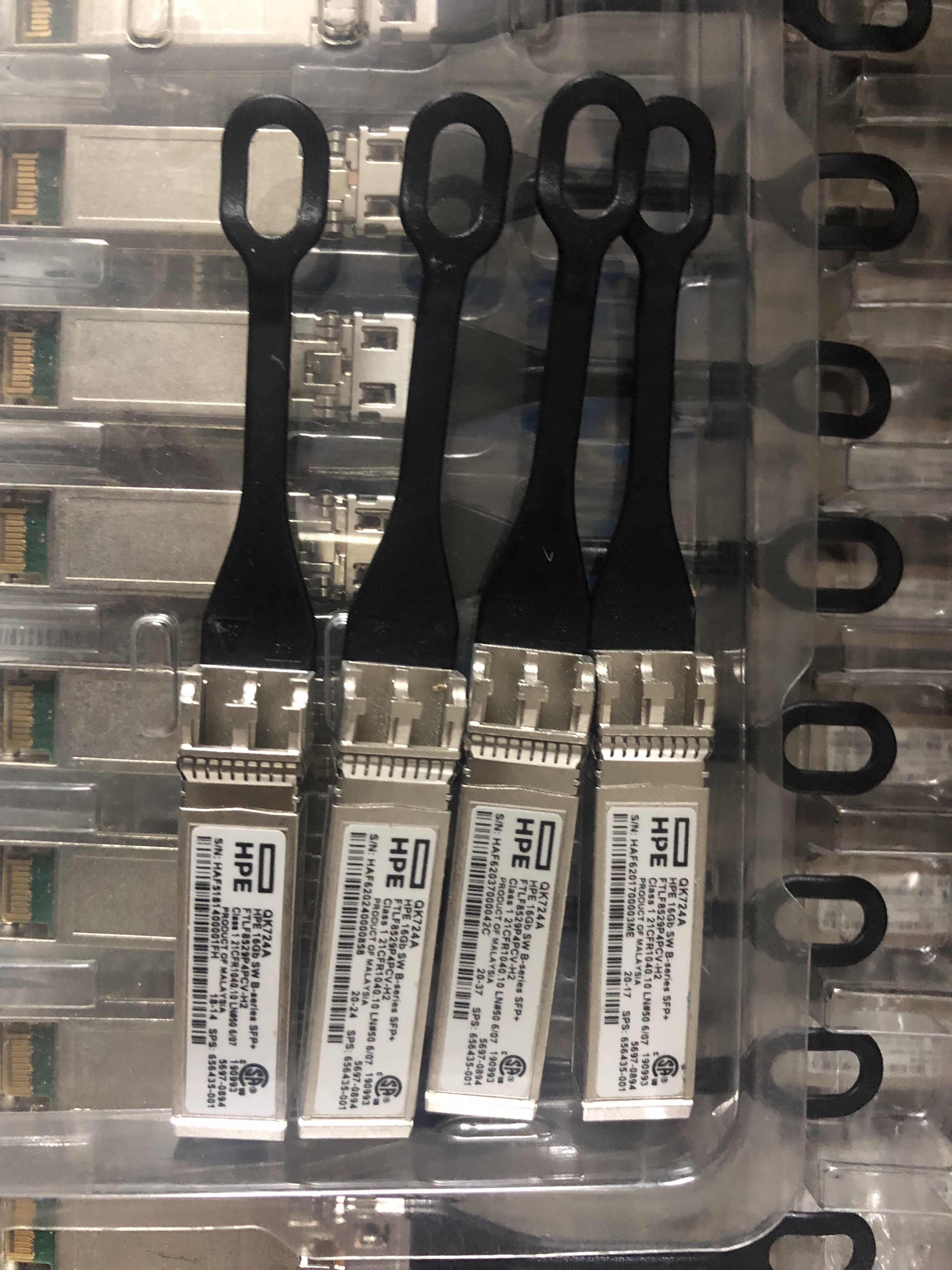 Lotto di 12 moduli ricetrasmettitore HPE QK724A 16Gb SW B-series SFP+ FTLF8529P4 Lotto di 12 moduli ricetrasmettitore HPE QK724A 16Gb SW B-series SFP+ FTLF8529P4