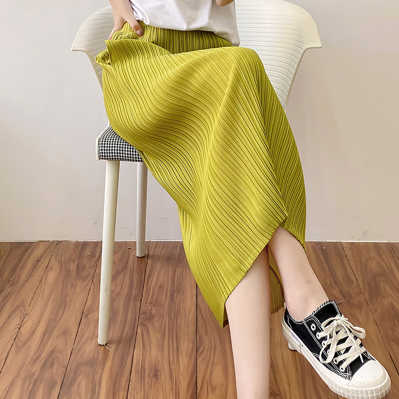 Miyake-Style Pleated Skirt, New Summer Style, High-End Green Slit Pleated Skirt, Yellow Straight Long Skirt, Women's Clothing