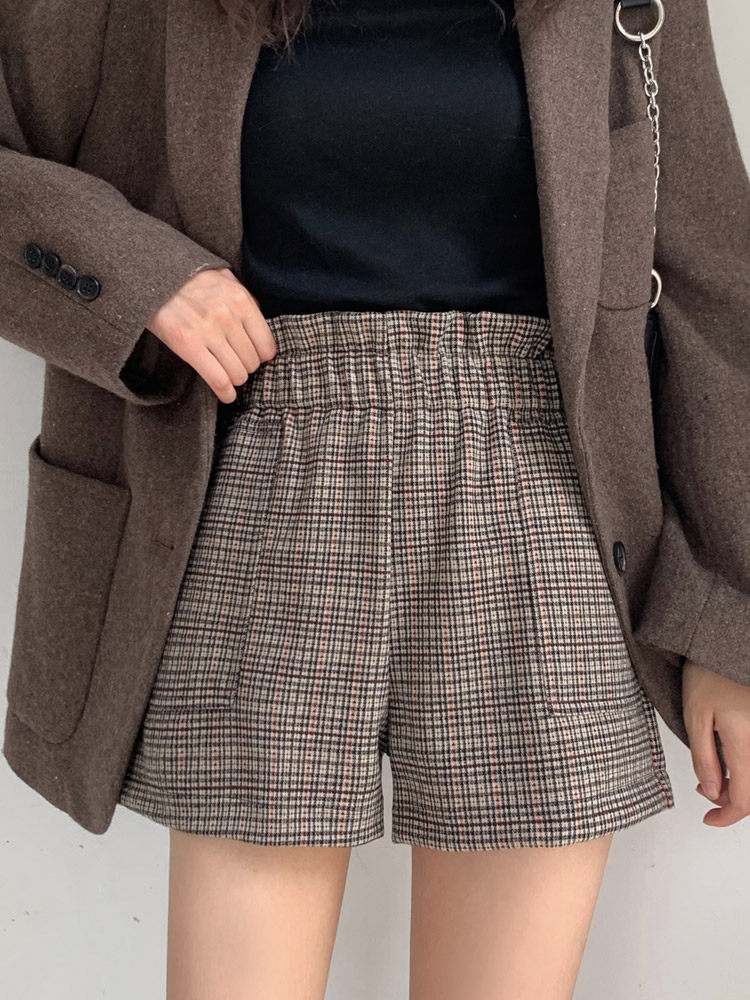 Plaid shorts women's loose thin wide legs a-line high waist casual pants 2020 new autumn straight tube pants