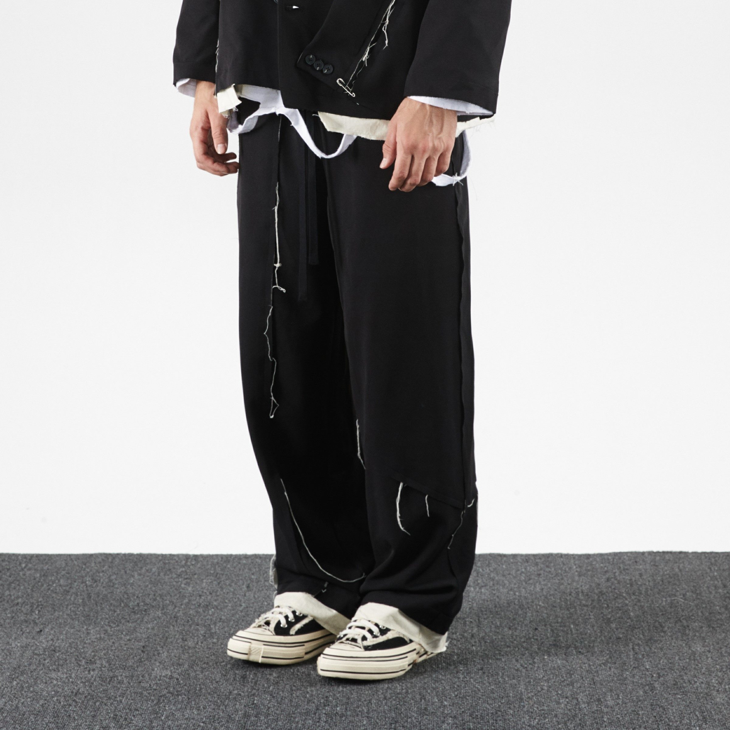 PCLP (PERCLIPS) deconstructed destruction of raw stitching trousers