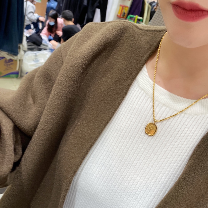 Chen Jier's same style French sunflower embossed pendant necklace twist chain square clavicle chain X907