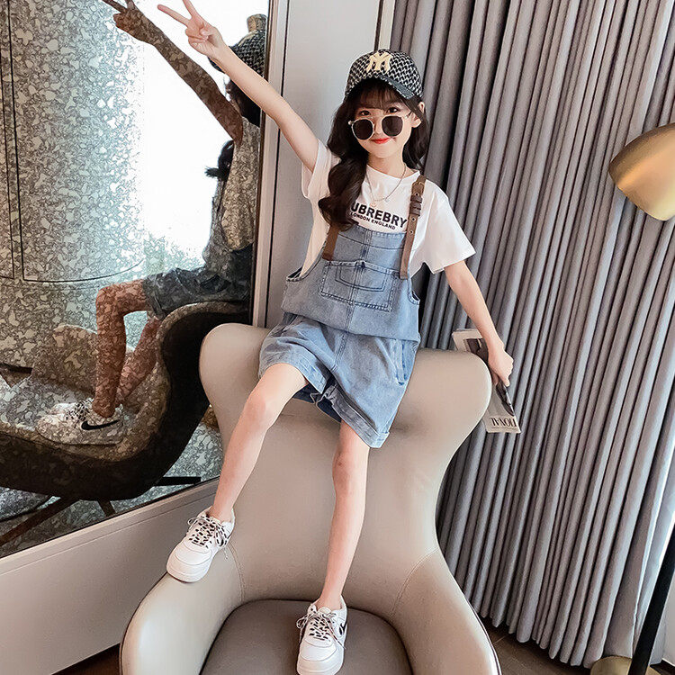 Girls denim holding baby bag pants suit children's suit 2022 new medium and large children's shorts Western style pants summer two-piece