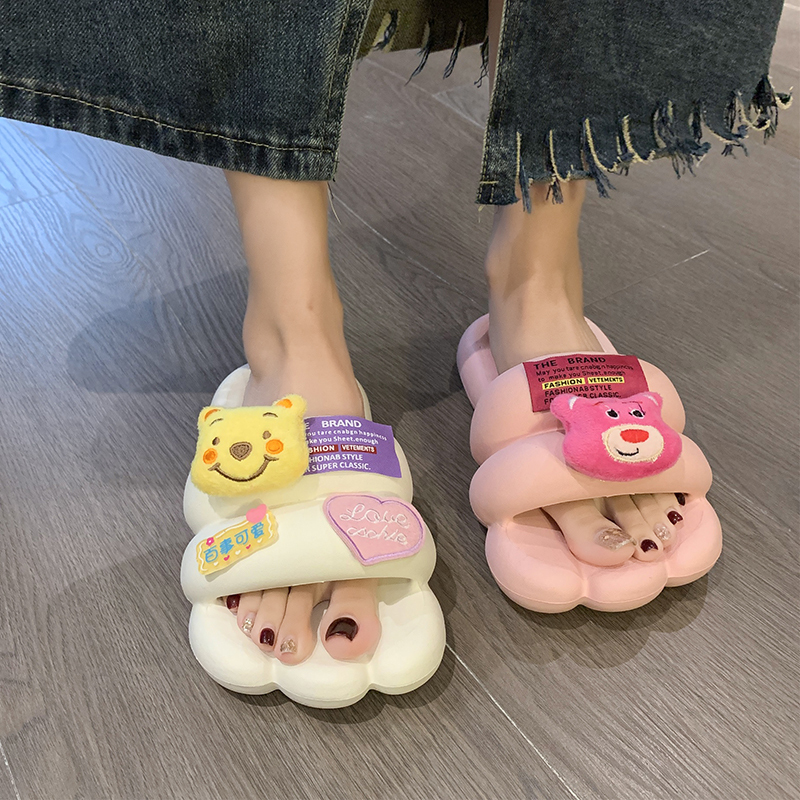 Thick-Soled Niche Strawberry Bear Slippers for Women, Summer Style, Outdoor Wear, Soft Sole, Non-Slip, Home Cartoon Girl Sandals