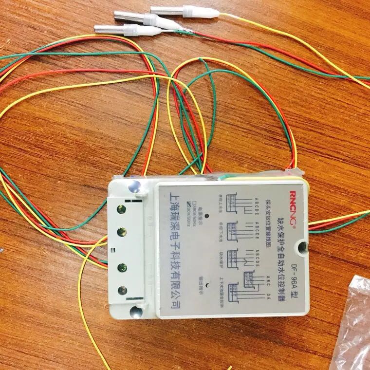 Water level controller, probe, level controller