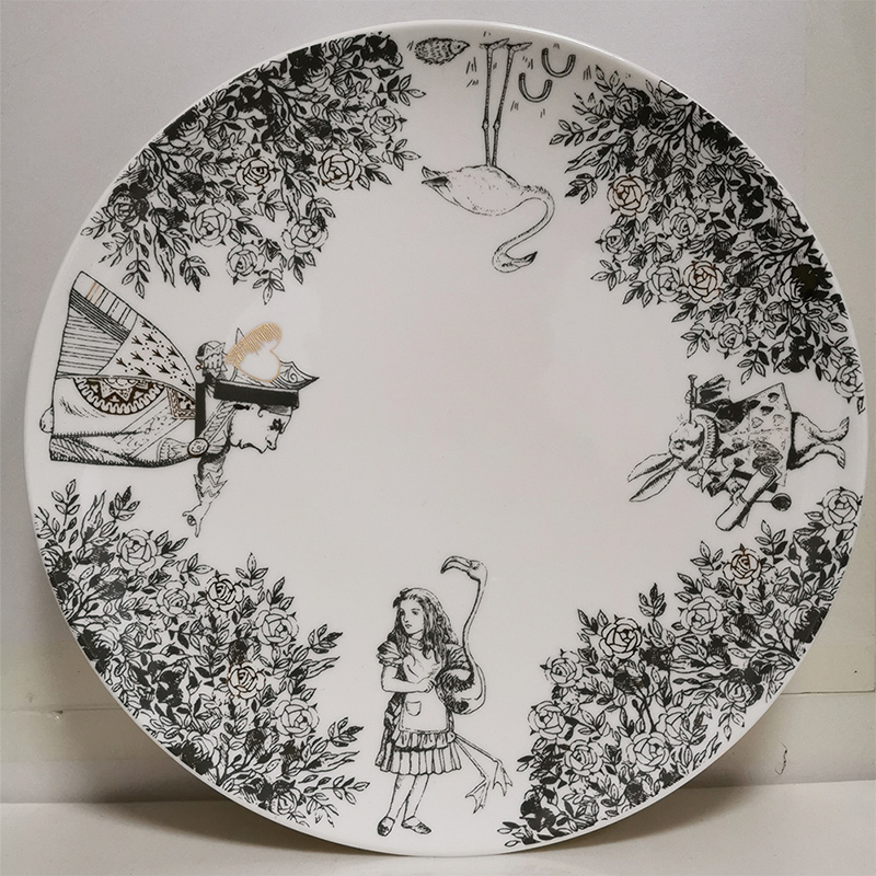 Export to the Uk: Alice in Wonderland Gold-Painted Bone China Plate, Western-Style Plate, Furniture Decoration, Display Plate, Hanging Plate