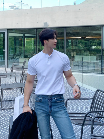 Dark brown Henry collar short-sleeved T-shirt for men, Korean retro trendy heavyweight T-shirt, simple casual and versatile top