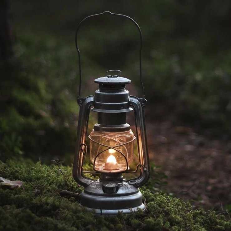 Outdoor kerosene lamp Vintage portable small kerosene lamp kerosene lamp Retro camping lamp Camping camp tent hanging lamp chandelier