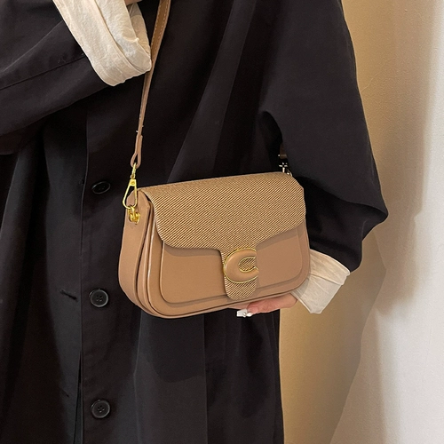 Небольшая трендовая сумка на одно плечо, в корейском стиле