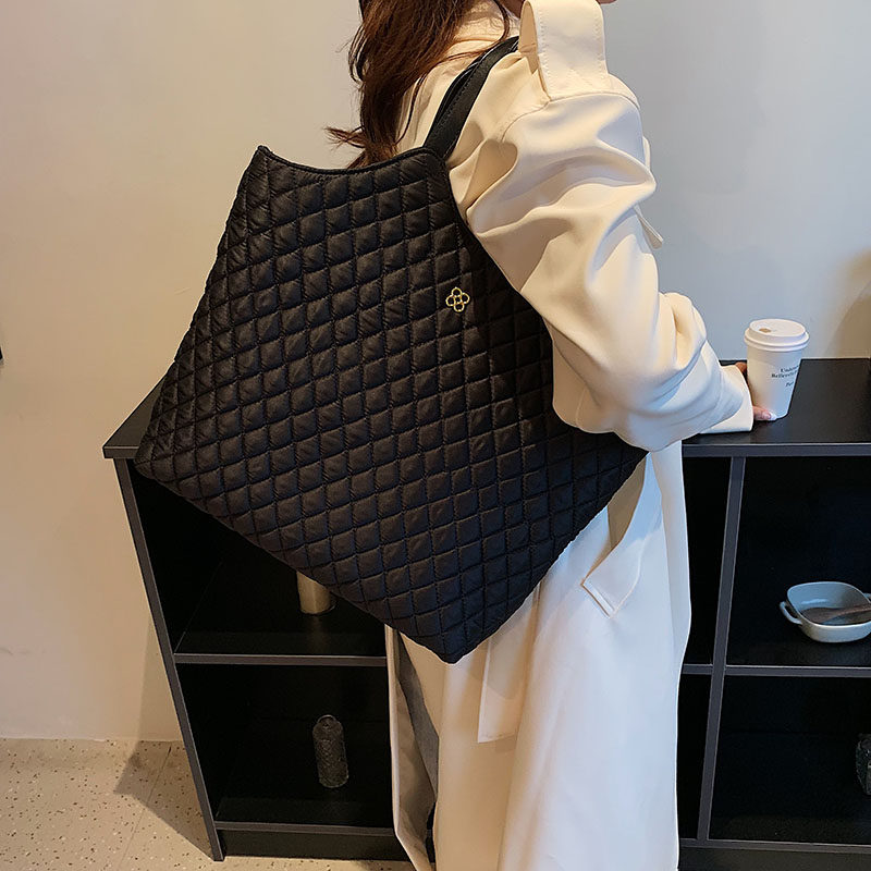 Сумка 大容量手提包包女2026新款潮高级感牛津布菱格托特包时尚秋冬大包 2060.bag