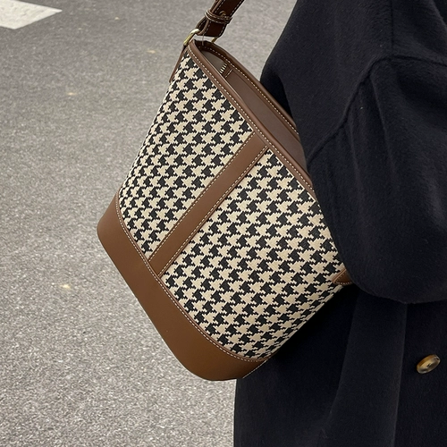 Вместительная и большая сумка на одно плечо, сумка через плечо