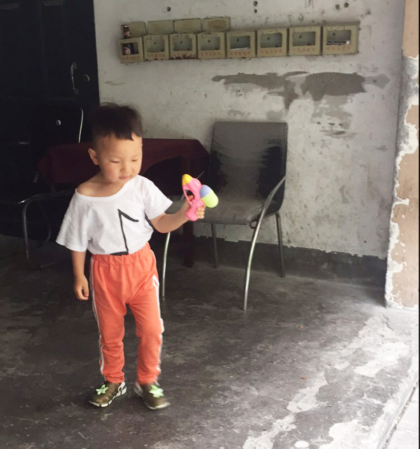 Súng trẻ em từ 2 đến 5 tuổi Q phiên bản súng đồ chơi trẻ em đầy màu sắc đồ chơi nhỏ súng nước trẻ em ngoài trời súng nước đồ chơi đồ chơi cho bé 4 tuổi
