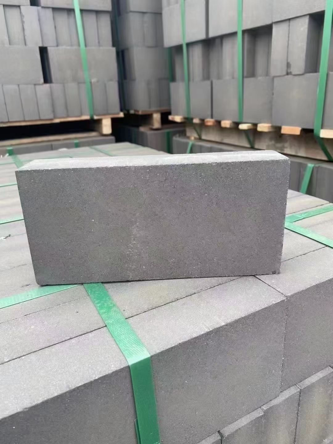 古建筑青砖:庭院广场铺地粘土砖,复古美学与现代生活的完美融合-红砖-淘宝百科网