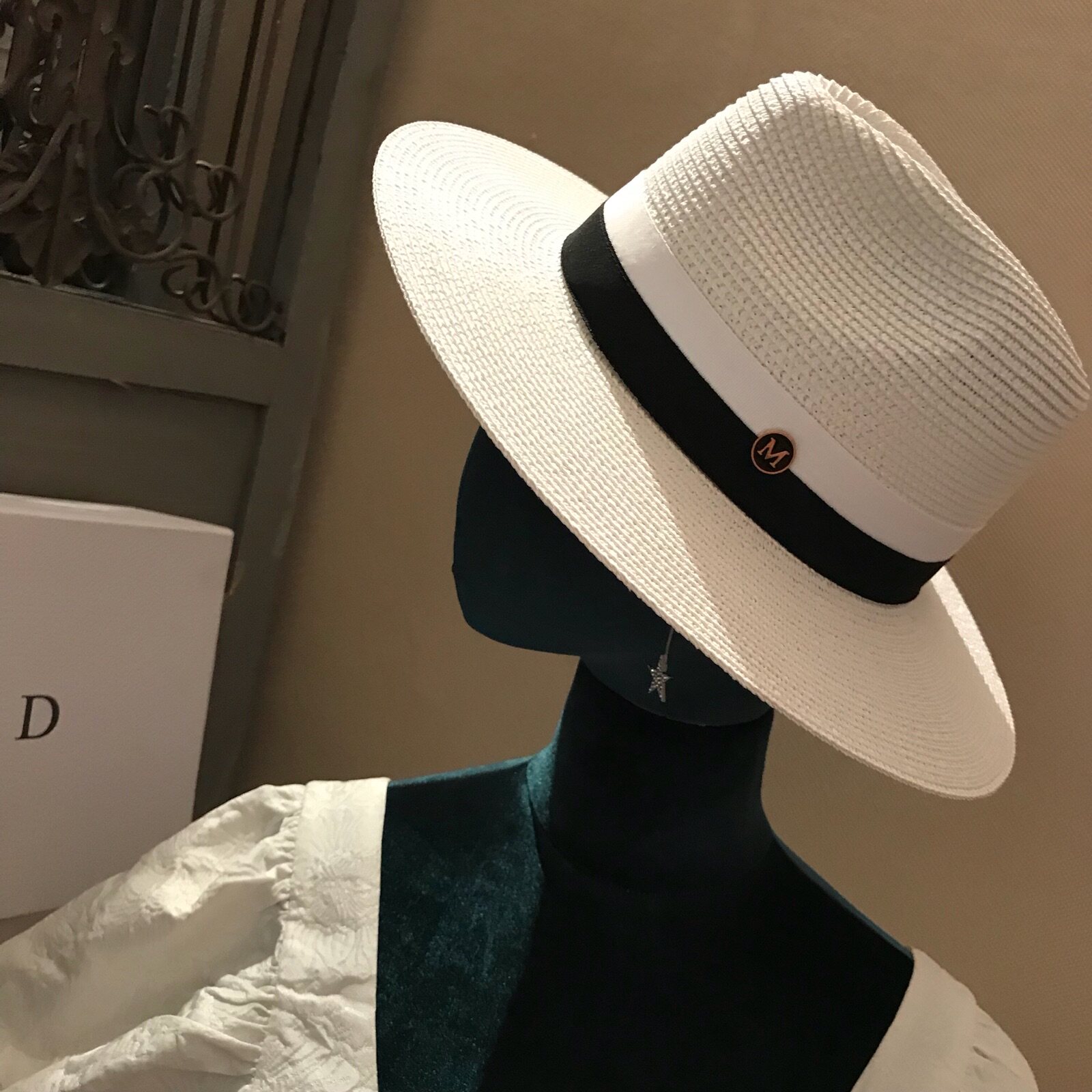 Fang Wei net red with a hundred travel sunscreen sunscreen hat men and women general trendy new products pure white hat