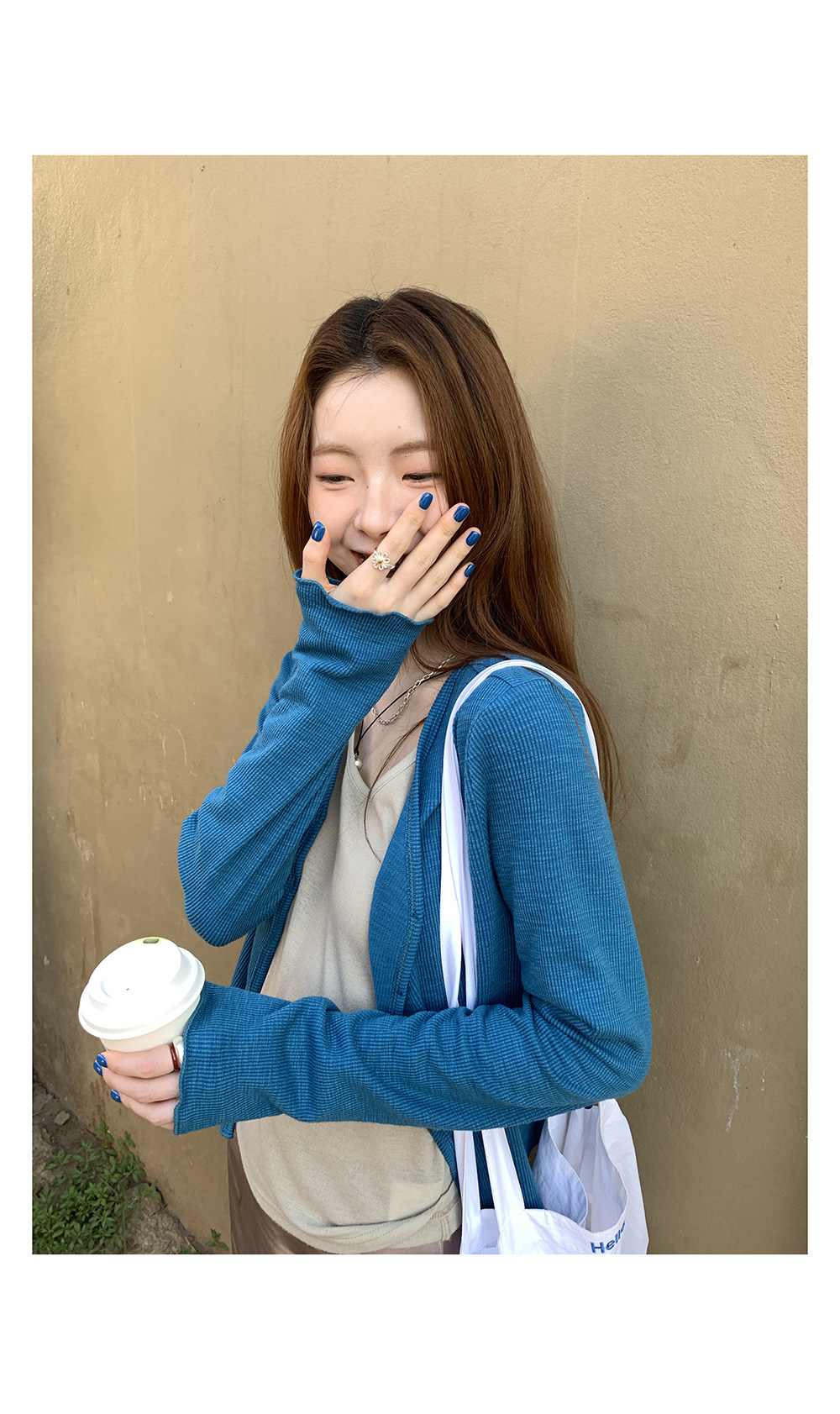 HelloooEat вязаная кофта с V-образным вырезом и длинными рукавами, весенняя коллекция 2025, корейский стиль, деловая модель с вертикальными полосами