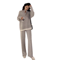 Early autumn Internet celebrity temperament is short and can be salty or sweet. The goddess style is light and mature and she wears a casual sports knitted two-piece suit.