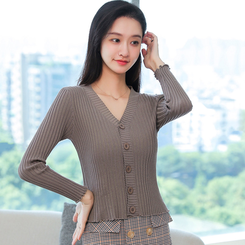 2022 Early spring V collar knit cardiovert woman spring and autumn slim fit small subshort jacket lady sweater jacket