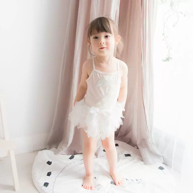 Spot Little Swan Sun Siamese Áo tắm cho bé gái Đồ bơi Spa Khiêu vũ Dress Spot