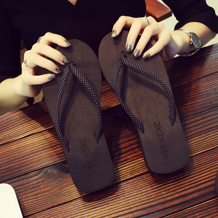 Flip-flop nữ thời trang mùa hè bên bờ biển Hàn Quốc phiên bản của dốc bãi biển với một đáy dày bên ngoài mặc một phẳng ra chống trượt flip-flops