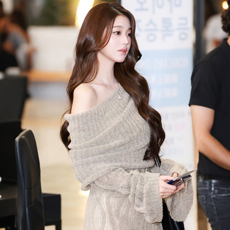 [in Stock] Korean Fletta Jang Won-Young Style Off-Shoulder Cable Knit Flared Sleeve Bodycon Sweater Dress