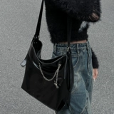 Черная сумка через плечо, вместительная и большая сумка на одно плечо, коллекция 2023