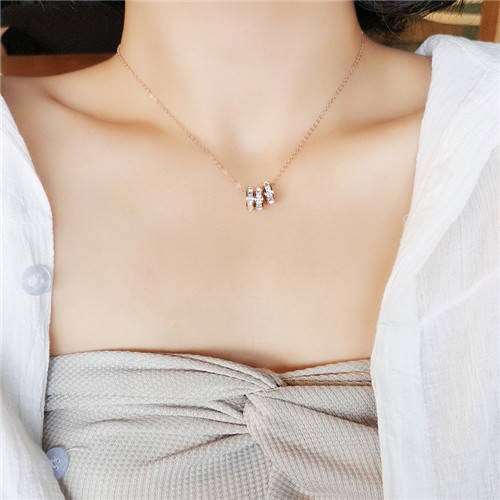 Super Shiny Necklace Full Drill Pendant Lady Circle Three Titanium Steel Temperament Rings Rose Gold Mesh Red Short bones Chain female