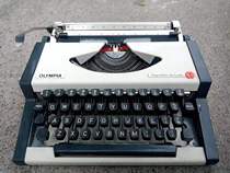 German brand OLYMPIA vintage English mechanical retro typewriter OLYMPIA nostalgic manual available