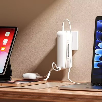 用维1W毫安自带插头三合一充电宝