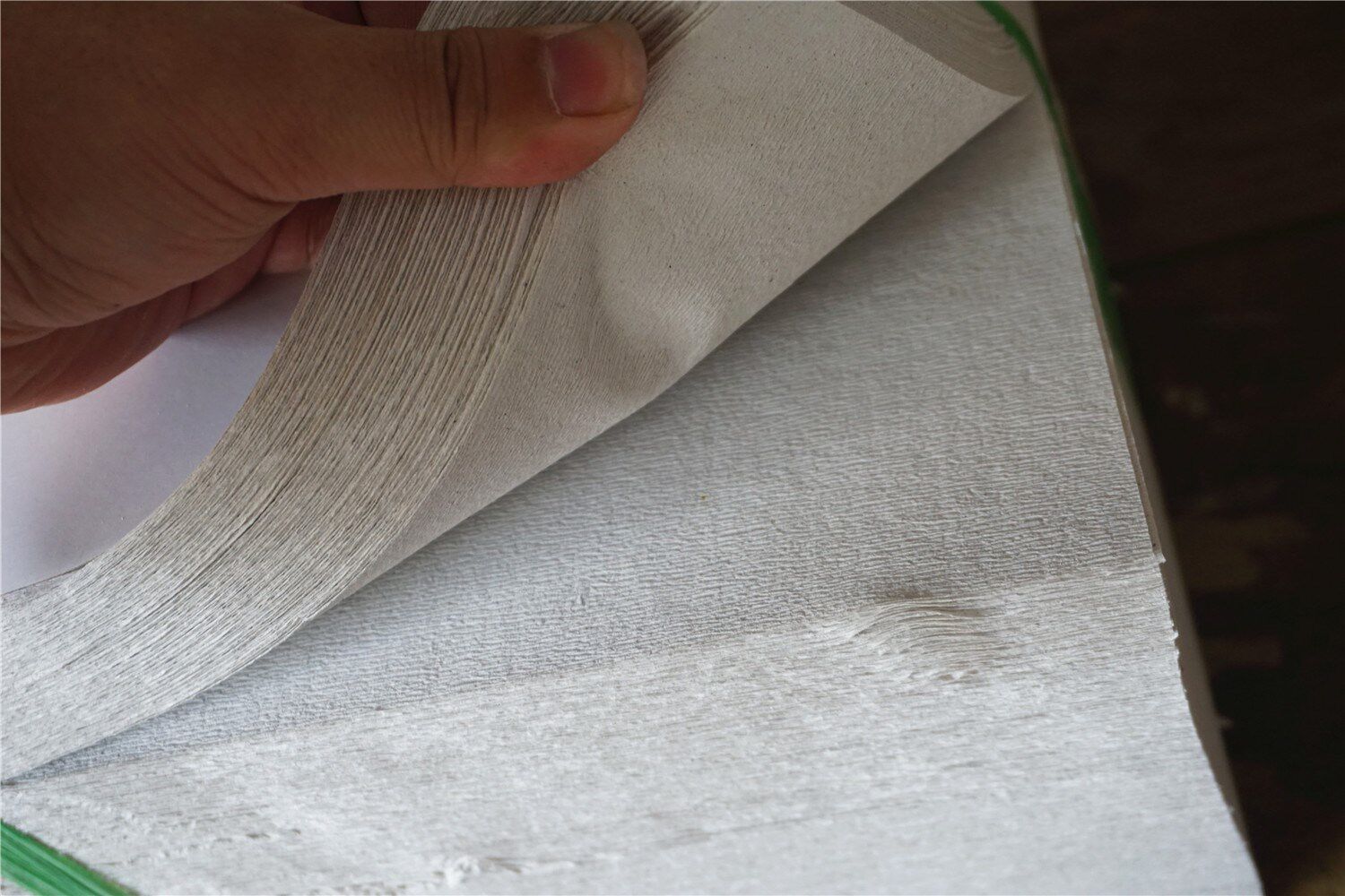 Sanitary Grass Paper Large Bale Coarse Paper Old Home Bulk Wrinkle Industry Old Coarse Paper Car Machine Decontamination Flat Paper