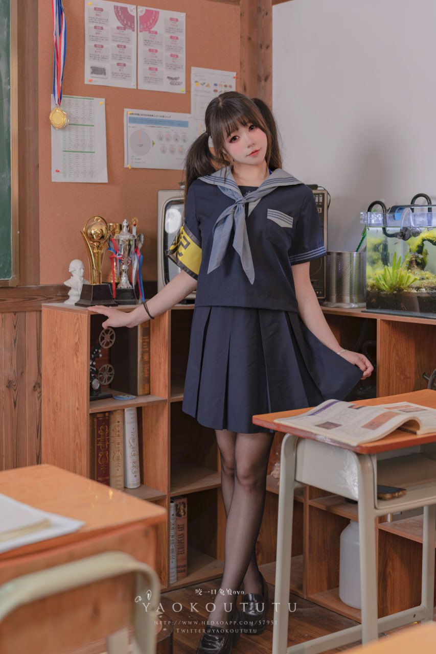 迷人黑丝教室系列，展现魅力与知性