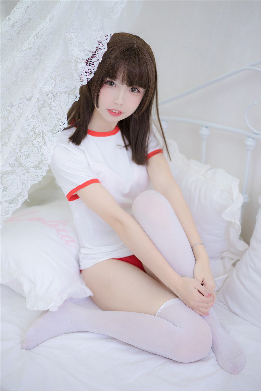 <strong>梦回校园：纯真岁月的JK制服写真</strong>