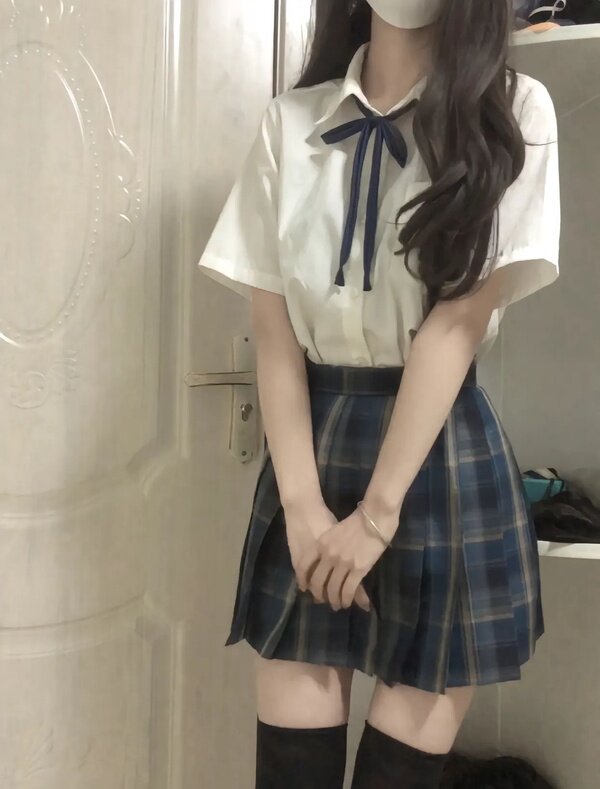 <strong>穿越青春的时光隧道: JK制服与初恋日系写真</strong>