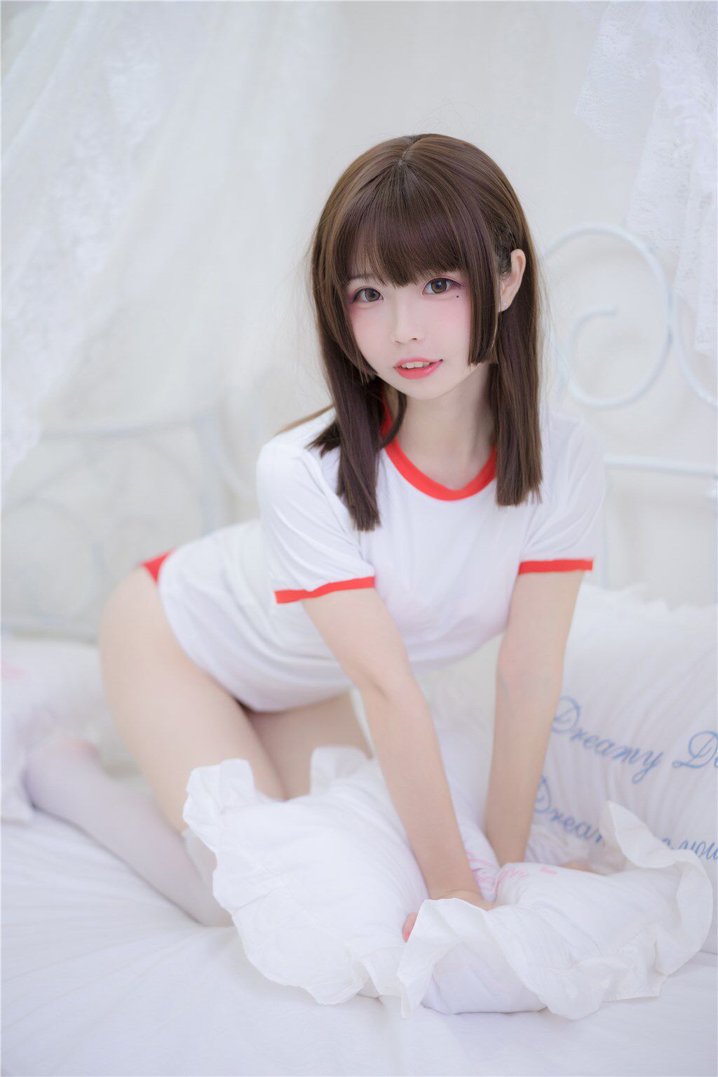 <strong>梦回校园：纯真岁月的JK制服写真</strong>-傲绝博客