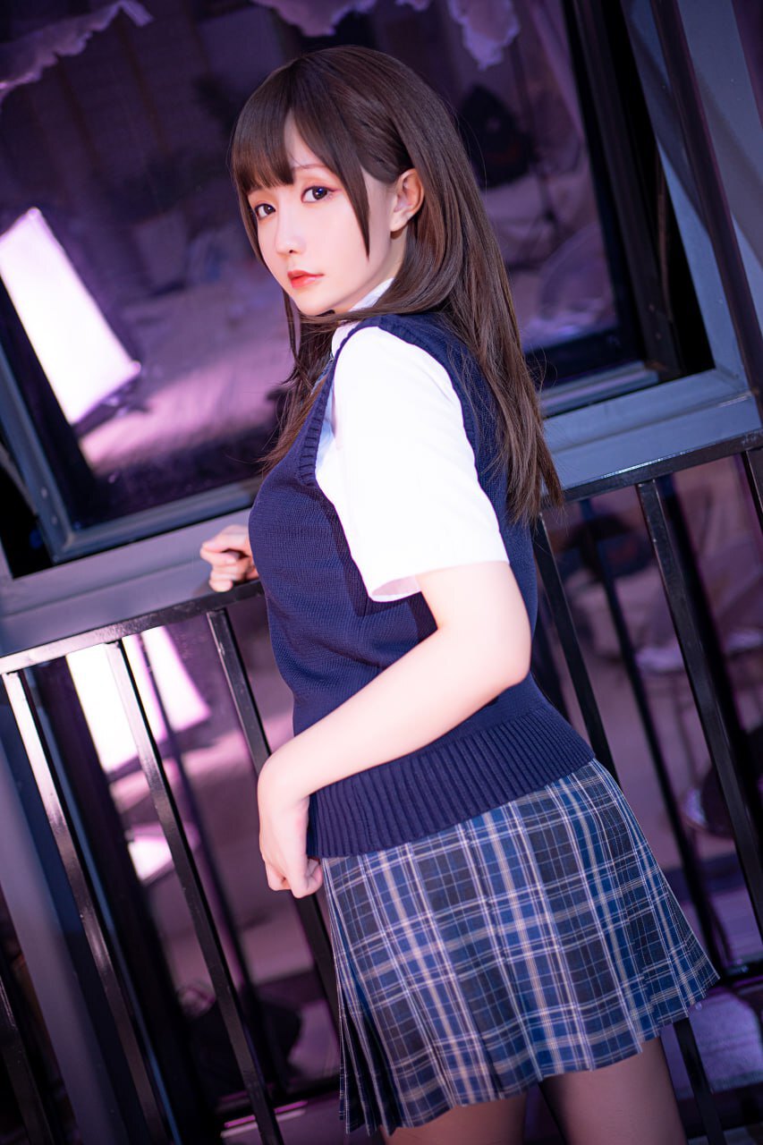 JK黑丝美女：妩媚迷人的青春韵味