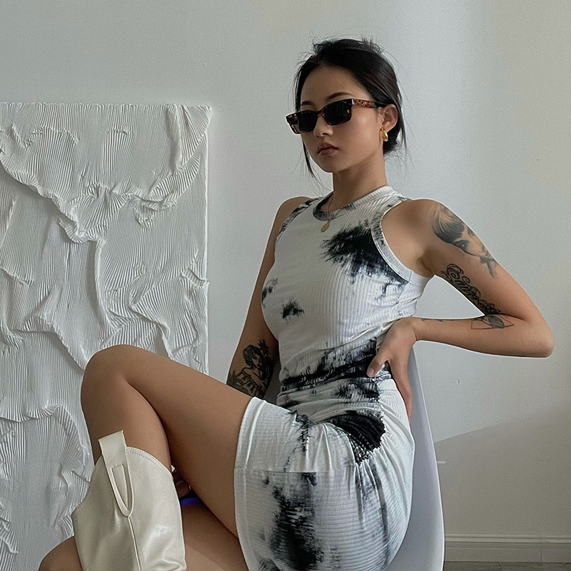 In the same spicy wind dyed small fold crane belt vest with thin buttock round collar dress woman