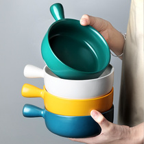 The bowl of the cafeteria is dedicated to the students. The bowl for eating is covered with instant noodles.