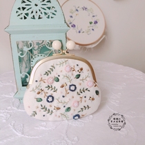 Han Ying hand embroidered 10 5cm mouth gold bag material bag dmc embroidery thread flowers Bee (non finished product