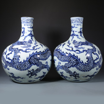 A pair of xuande blue and white cloud and dragon pattern celestial sphere bottles of the ming dynasty, antique collectibles, fidelity porcelain, old goods