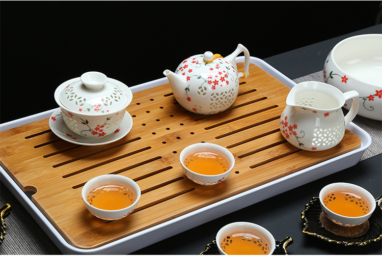 Fujian macros and exquisite tea sets of cellular kung fu tea cups of a complete set of ceramic household hollow out lid bowl and exquisite tea set