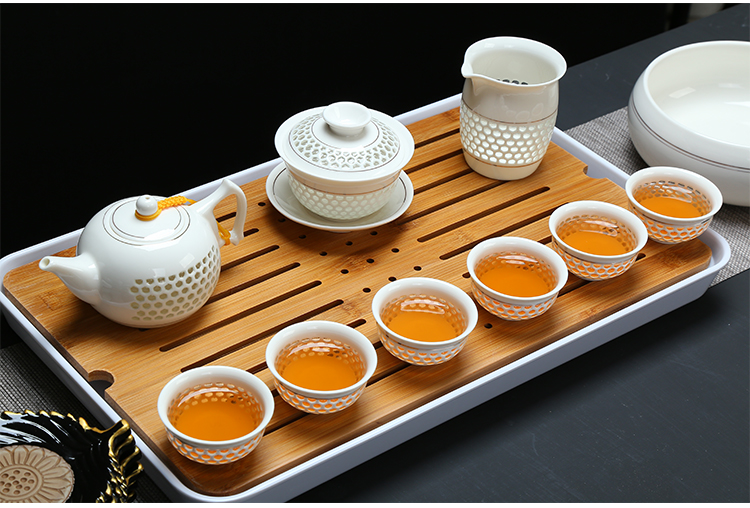 Fujian macros and exquisite tea sets of cellular kung fu tea cups of a complete set of ceramic household hollow out lid bowl and exquisite tea set