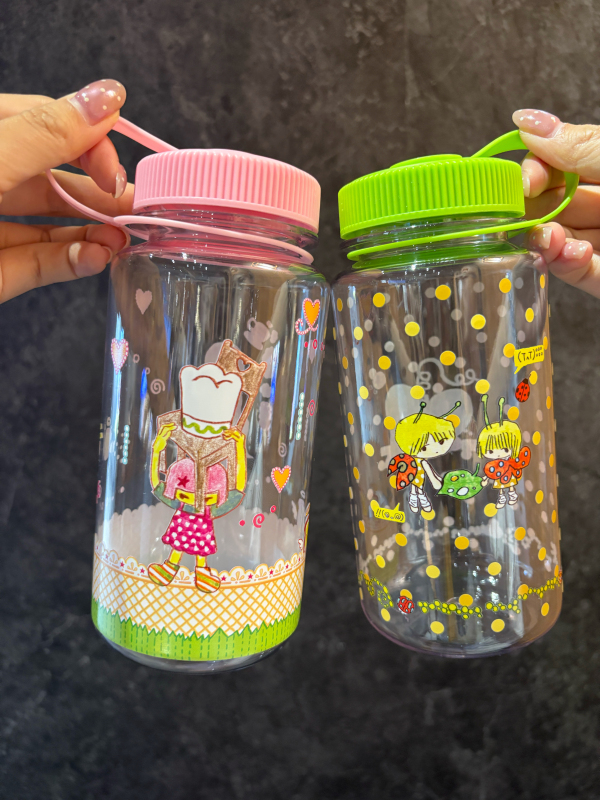 Accio Original Cute Tritan Pink and Green Plastic Water Cup, Large Capacity, Outdoor Sports Portable Model, High Temperature Resistant