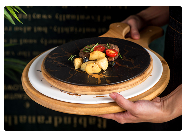 The Nordic dish steak dinner plate with black ceramic round SaPan wooden pallet with The handle