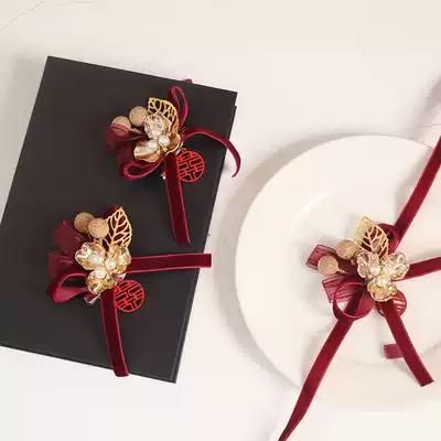 Bride and groom corsage parents a full set of wedding gifts high-end accessories bridesmaid cloth flower pin sister group family