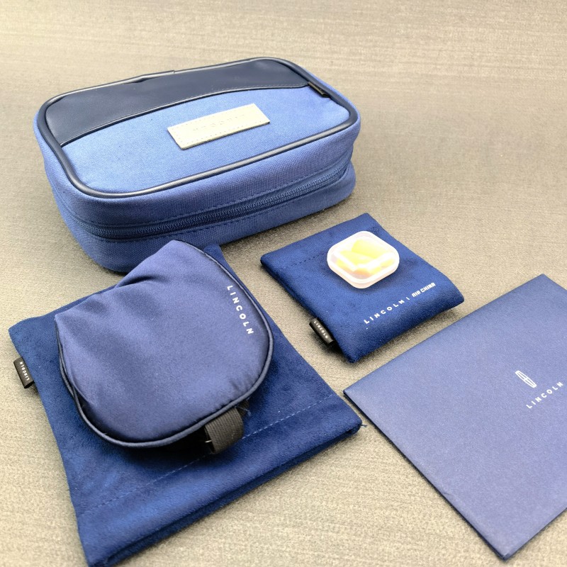The boundary eye mask set American brand custom gift Silk eye mask noise reduction earplug to collect washing bag