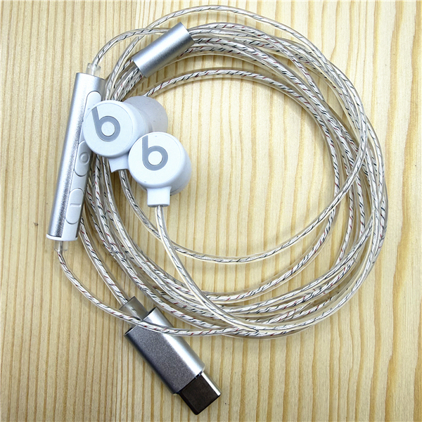 Beats In-Ear Upgraded Type-C Wired Headphones with Magnetic Attachment Are Suitable for Apple 15/16, Huawei, and Vivo