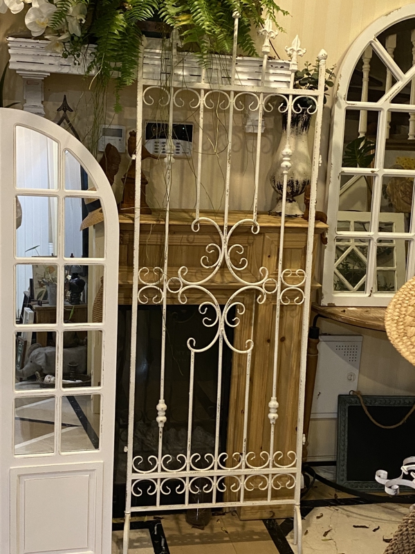 French-Style Vintage Wrought Iron Fence Garden Plant Trellis Courtyard Screen Iron Partition Garden Railing Frame