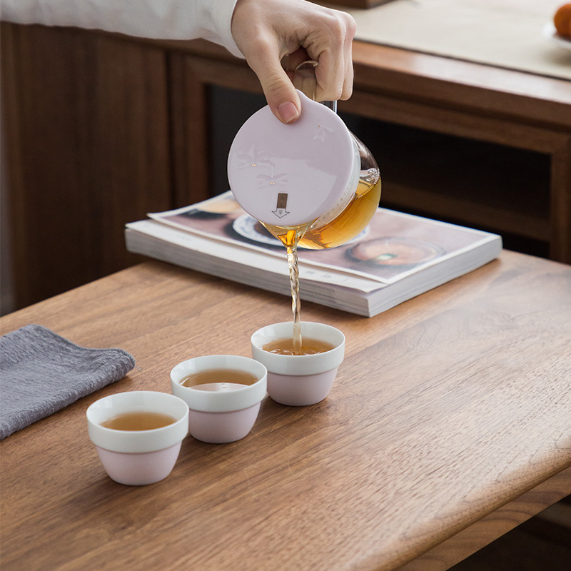 Don difference up travel to crack a pot of three is suing is work to receive the filter glass teapot on - board, ceramic cups
