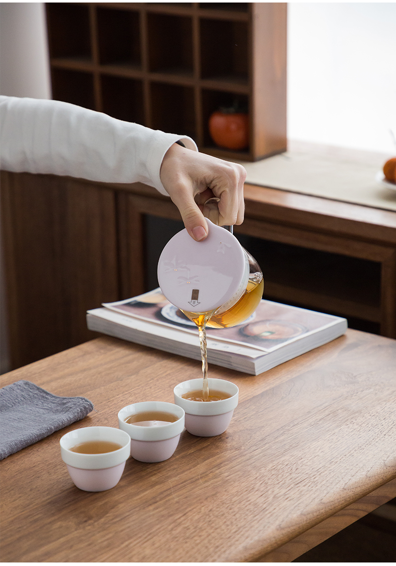 Don difference up travel to crack a pot of three is suing is work to receive the filter glass teapot on - board, ceramic cups